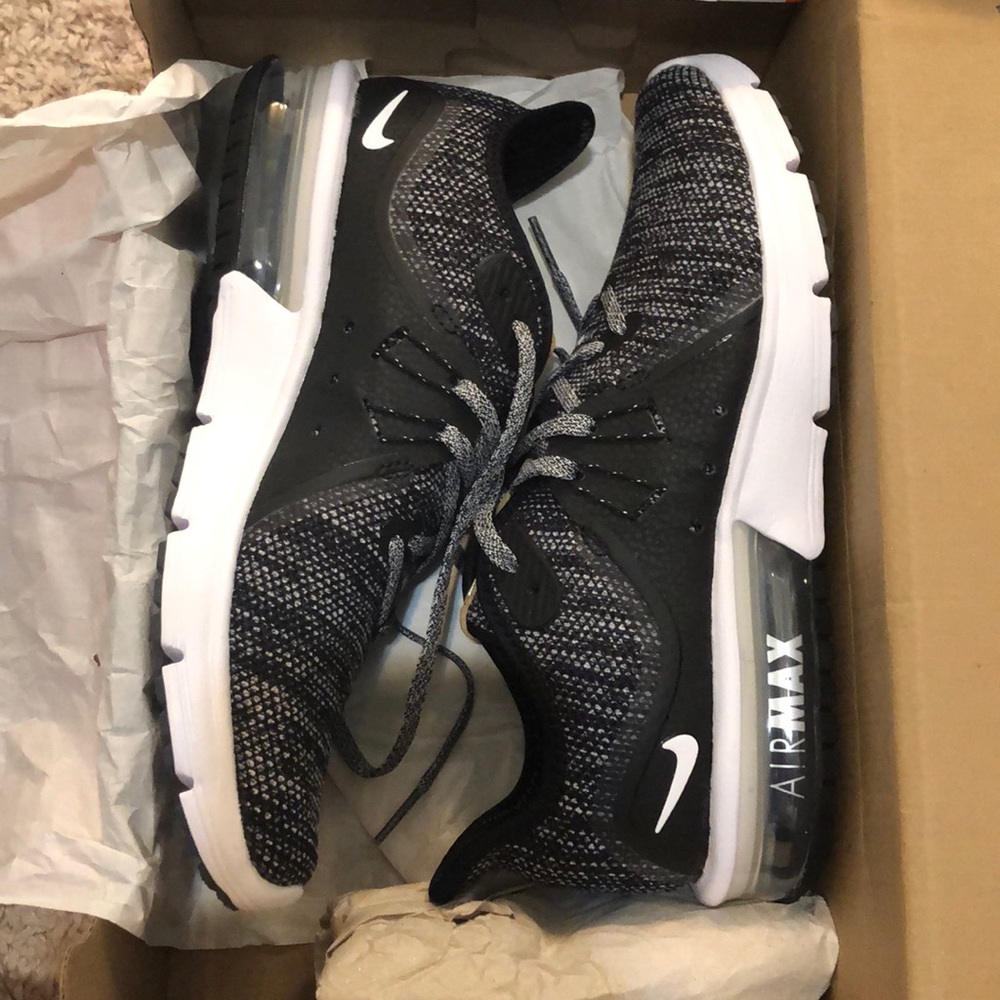 Nike Air Max.  NEVER WORN. NWT. Womens Size 8.
